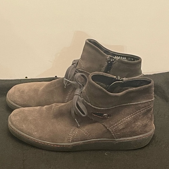 Wolky 8135 Olive Green Suede Ankle Boots, Side Zip, Size EU 40, US - Picture 3 of 11